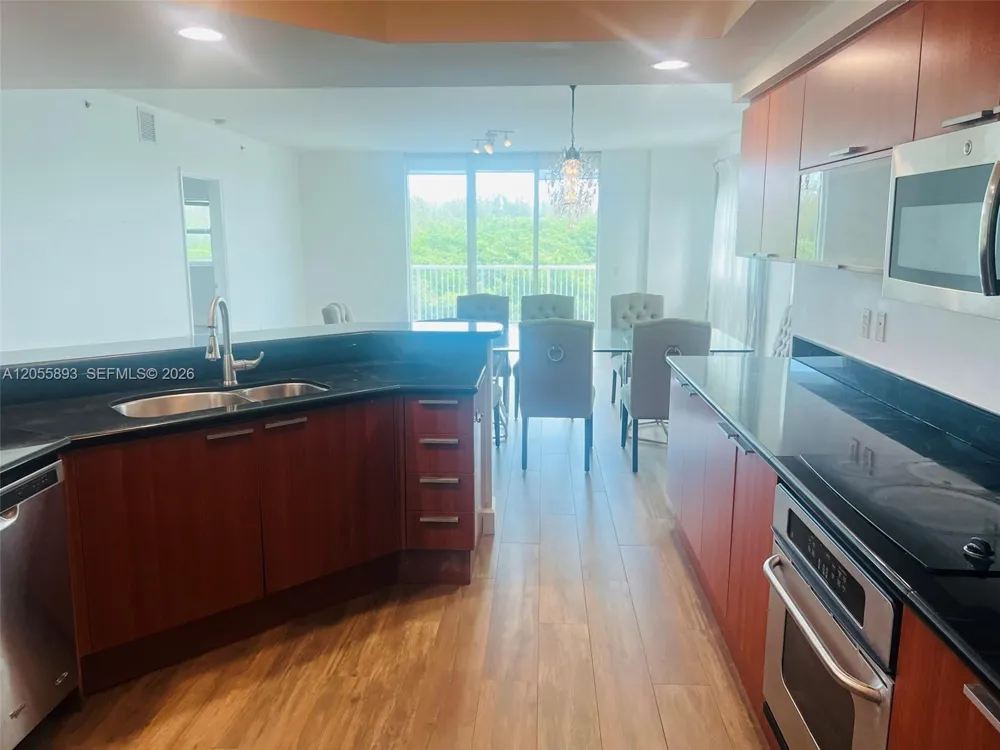 14951 Royal Oaks Ln #409 North Miami, FL 33181