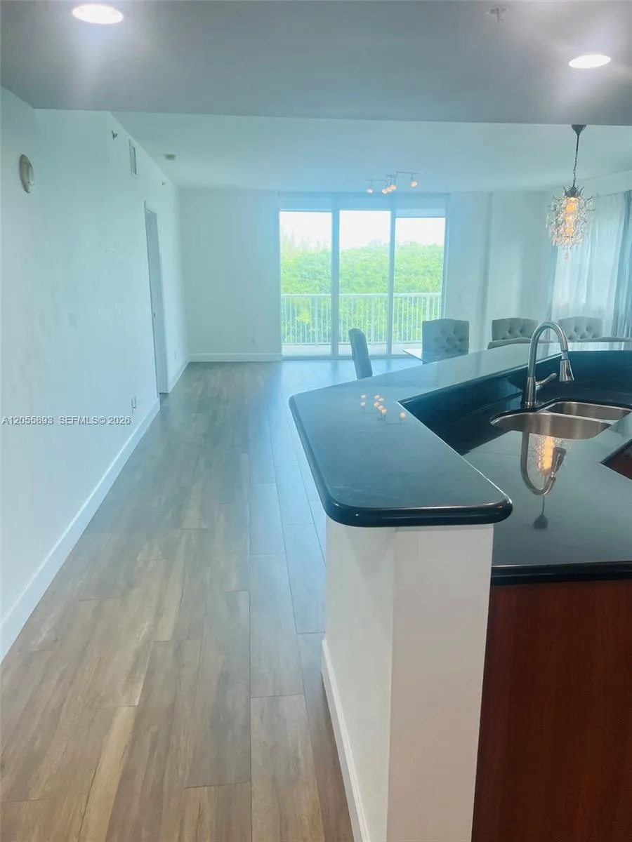 14951 Royal Oaks Ln #409 North Miami, FL 33181