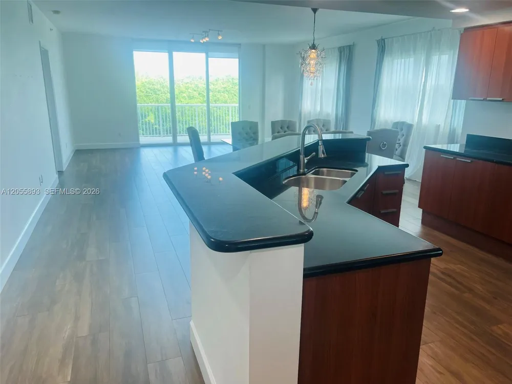 14951 Royal Oaks Ln #409 North Miami, FL 33181