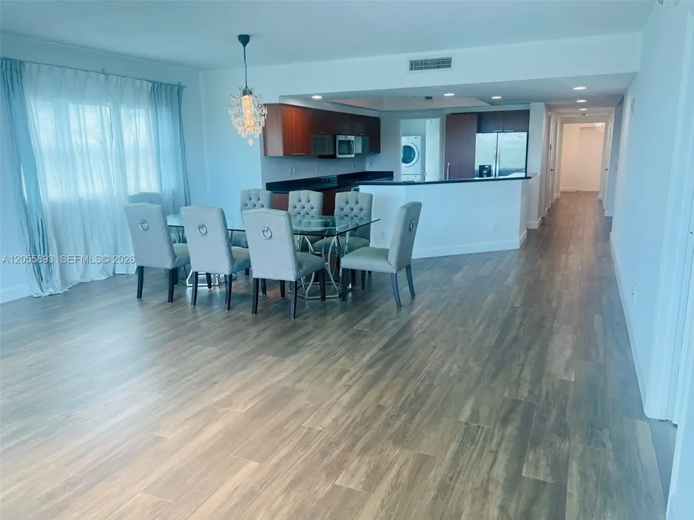 14951 Royal Oaks Ln #409 North Miami, FL 33181