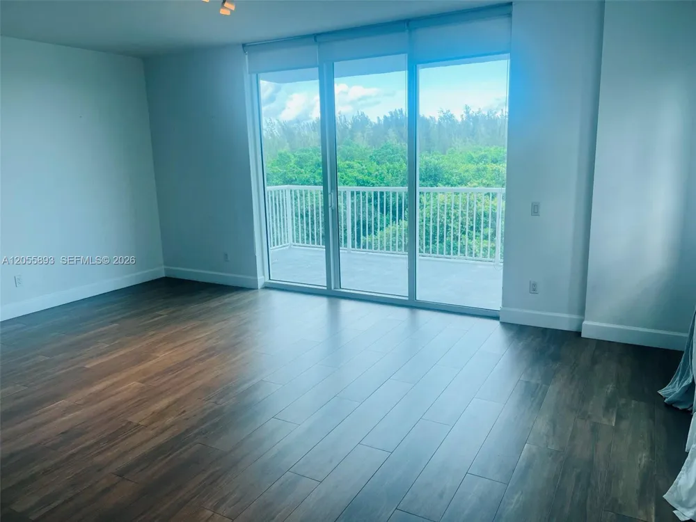 14951 Royal Oaks Ln #409 North Miami, FL 33181