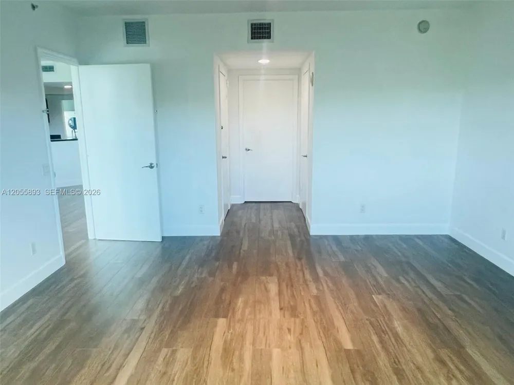 14951 Royal Oaks Ln #409 North Miami, FL 33181