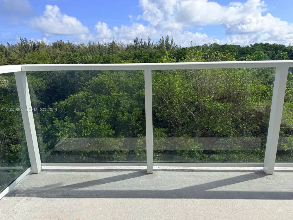14951 Royal Oaks Ln #409 North Miami, FL 33181