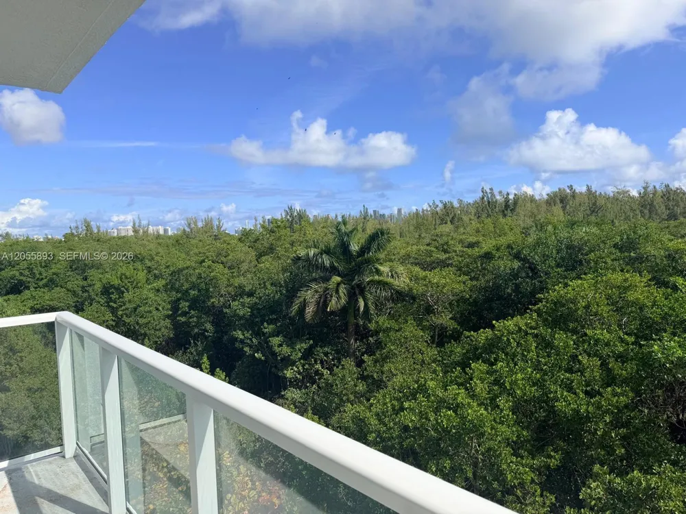 14951 Royal Oaks Ln #409 North Miami, FL 33181