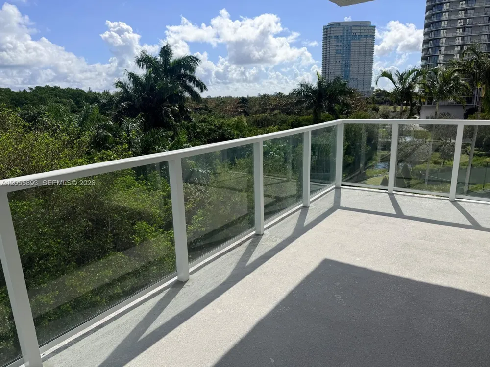 14951 Royal Oaks Ln #409 North Miami, FL 33181