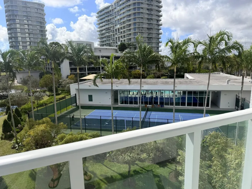 14951 Royal Oaks Ln #409 North Miami, FL 33181