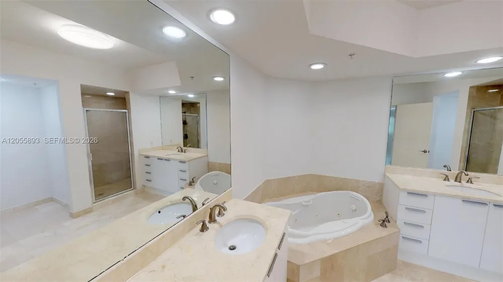 14951 Royal Oaks Ln #409 North Miami, FL 33181