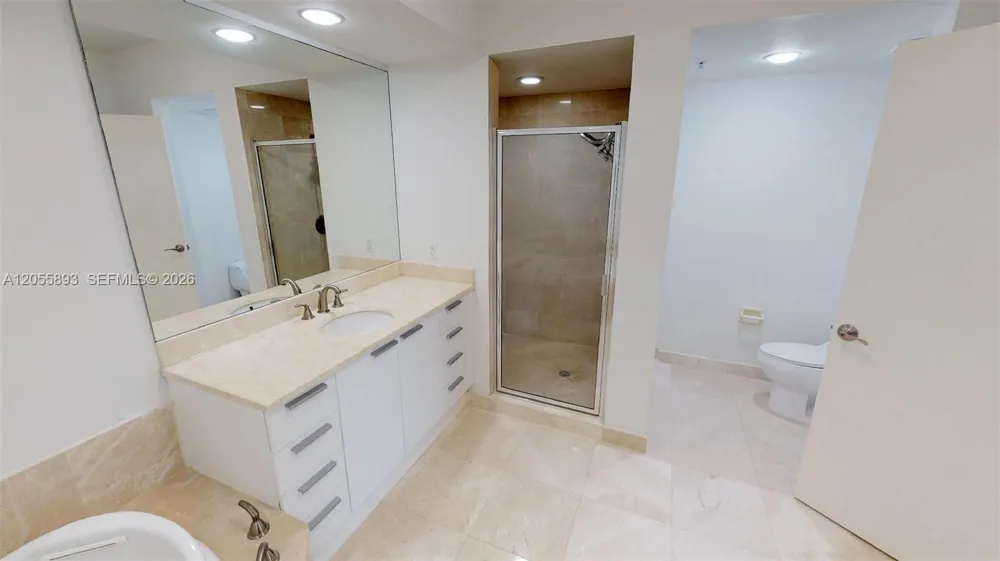 14951 Royal Oaks Ln #409 North Miami, FL 33181