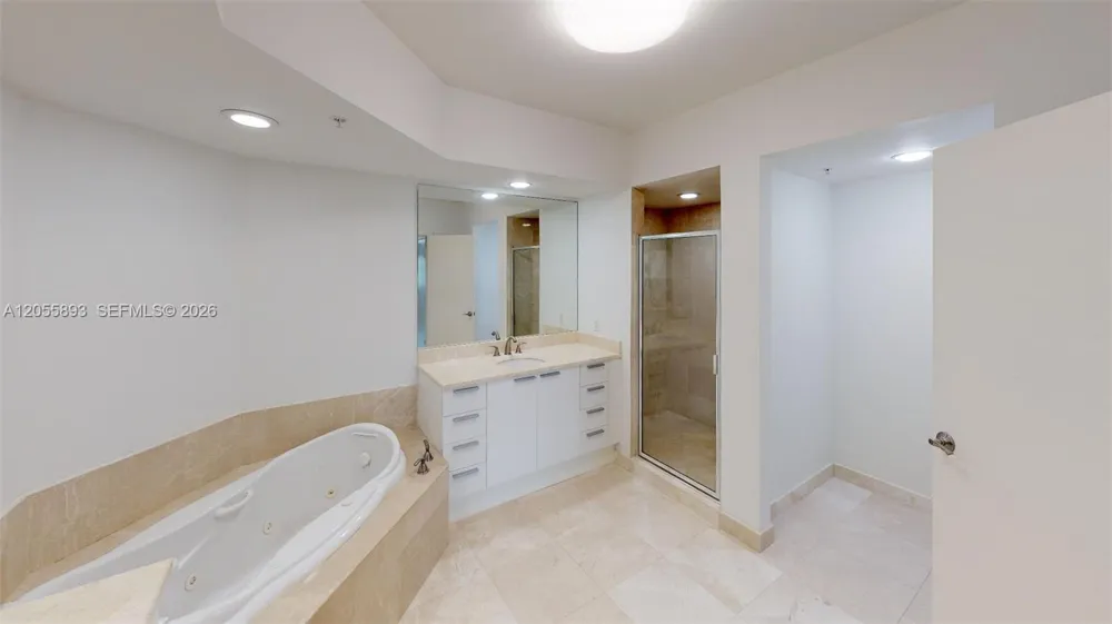 14951 Royal Oaks Ln #409 North Miami, FL 33181