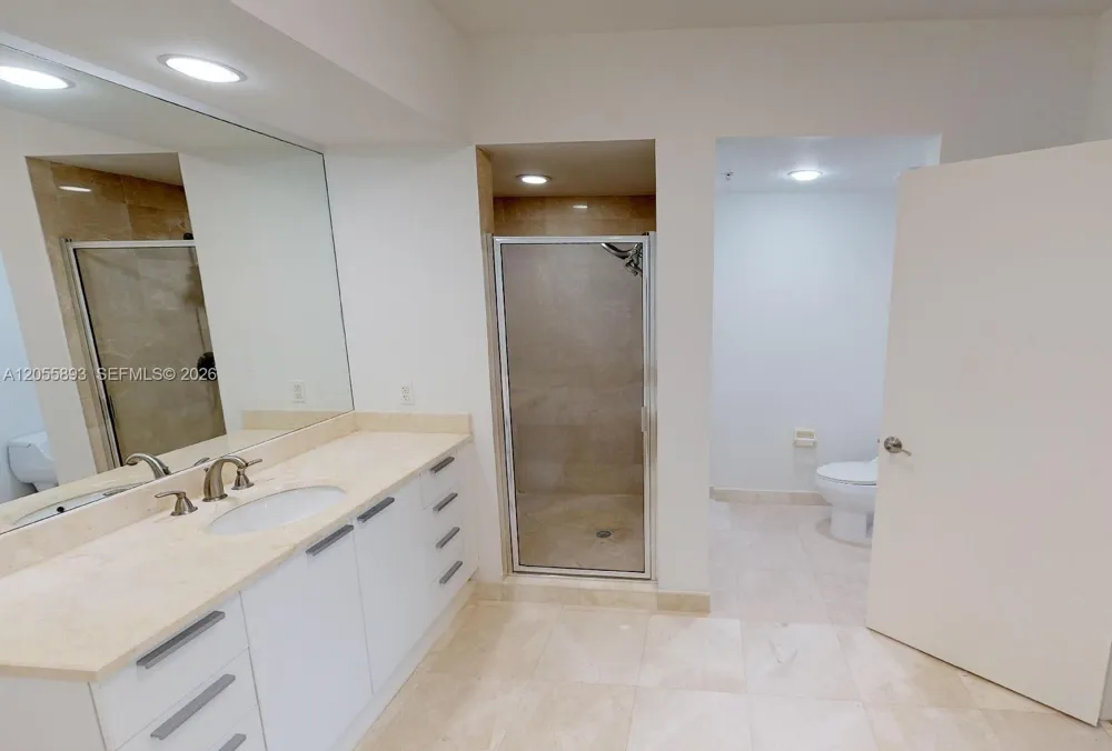 14951 Royal Oaks Ln #409 North Miami, FL 33181