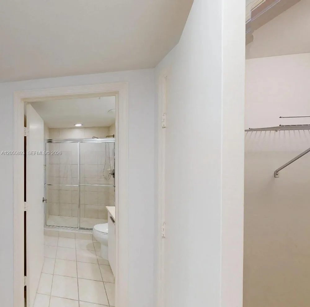 14951 Royal Oaks Ln #409 North Miami, FL 33181