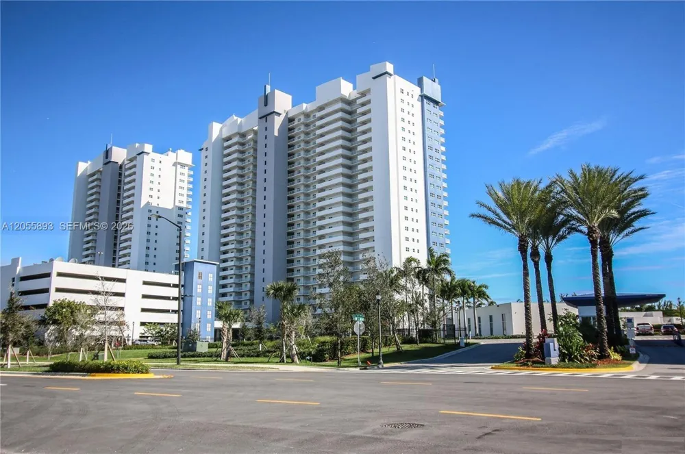 14951 Royal Oaks Ln #409 North Miami, FL 33181