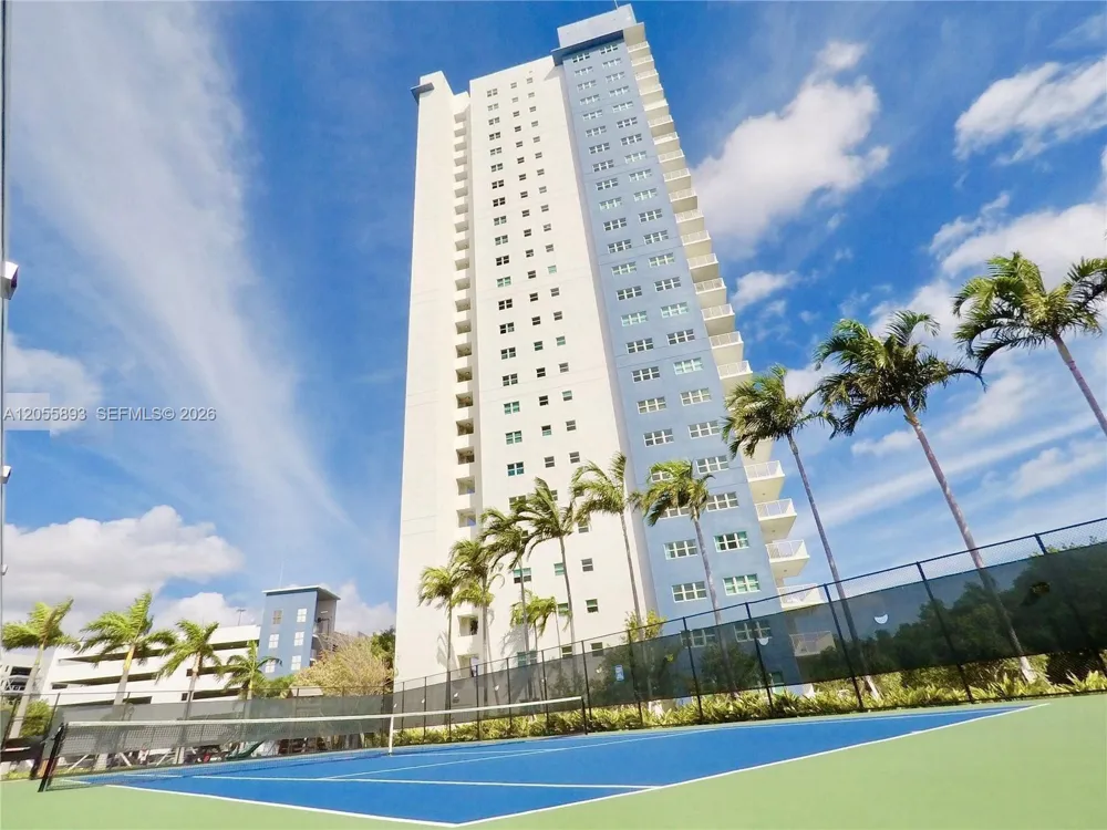 14951 Royal Oaks Ln #409 North Miami, FL 33181