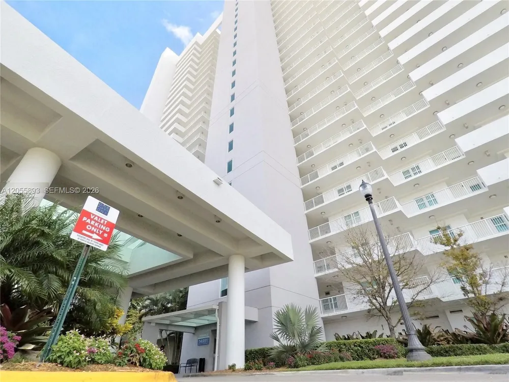 14951 Royal Oaks Ln #409 North Miami, FL 33181