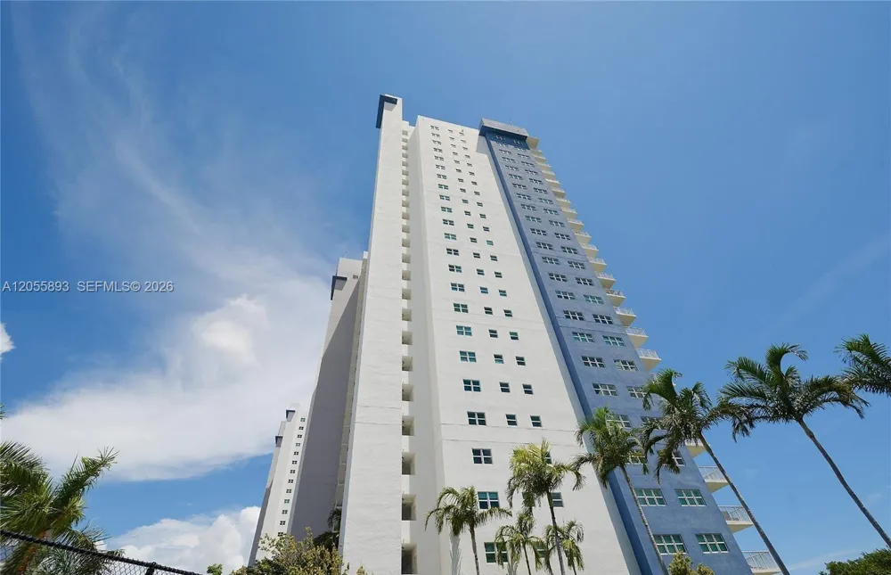 14951 Royal Oaks Ln #409 North Miami, FL 33181