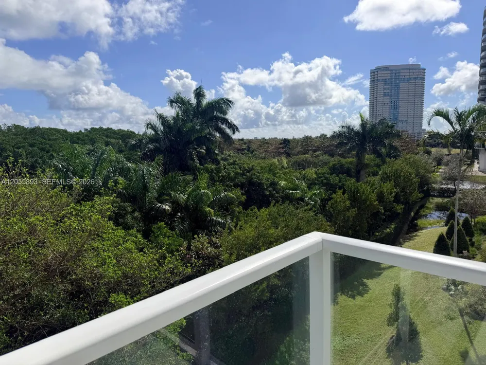 14951 Royal Oaks Ln #409 North Miami, FL 33181