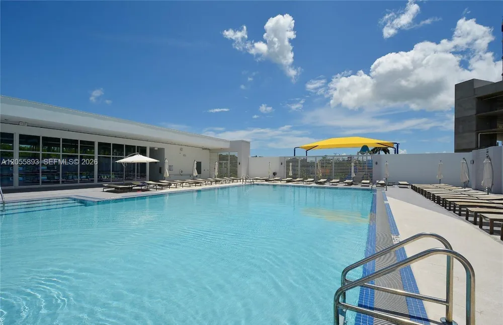 14951 Royal Oaks Ln #409 North Miami, FL 33181