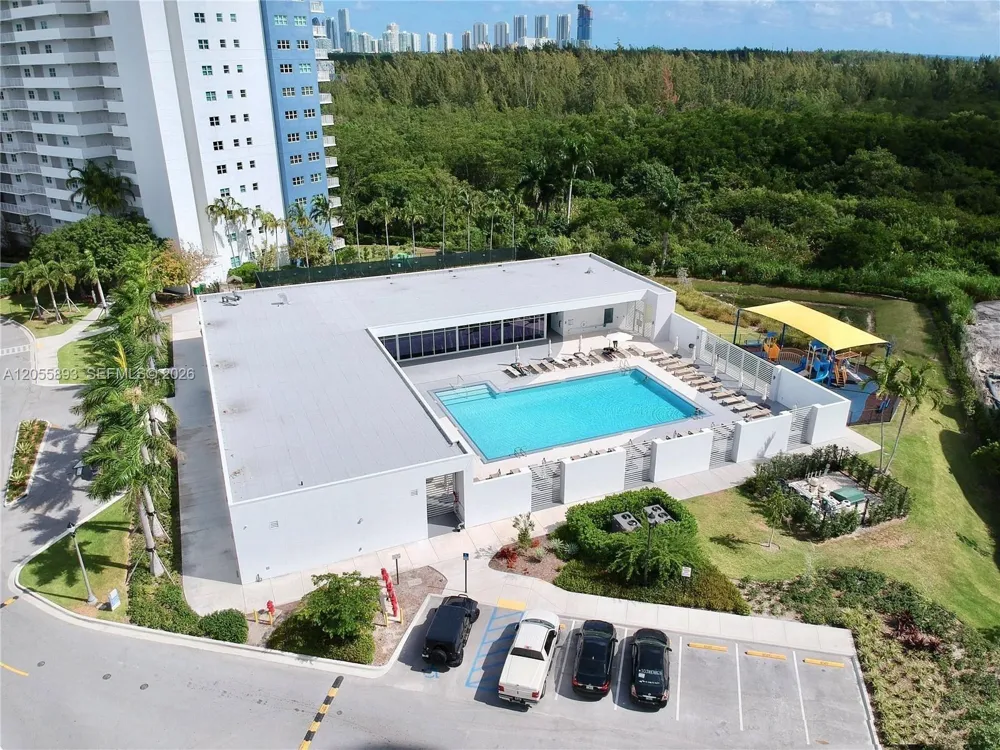 14951 Royal Oaks Ln #409 North Miami, FL 33181