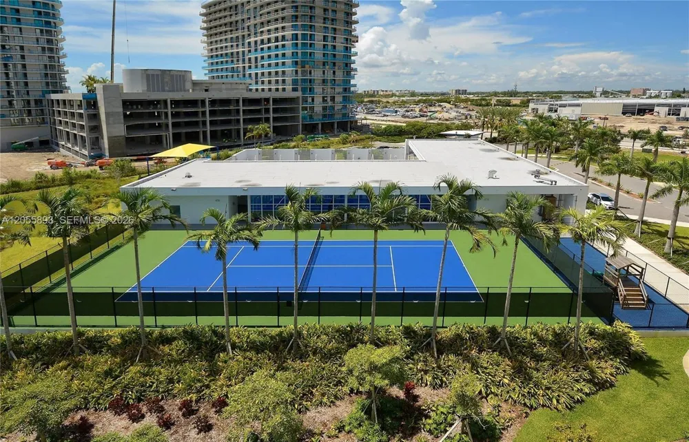 14951 Royal Oaks Ln #409 North Miami, FL 33181