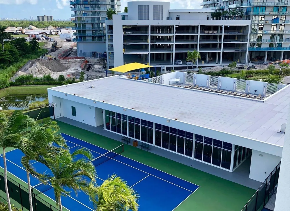 14951 Royal Oaks Ln #409 North Miami, FL 33181
