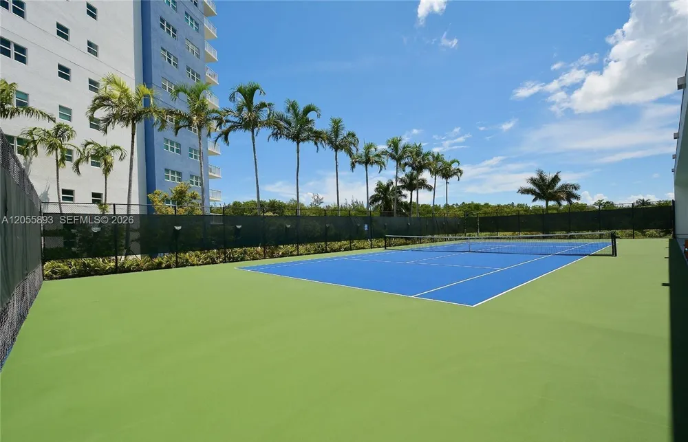 14951 Royal Oaks Ln #409 North Miami, FL 33181