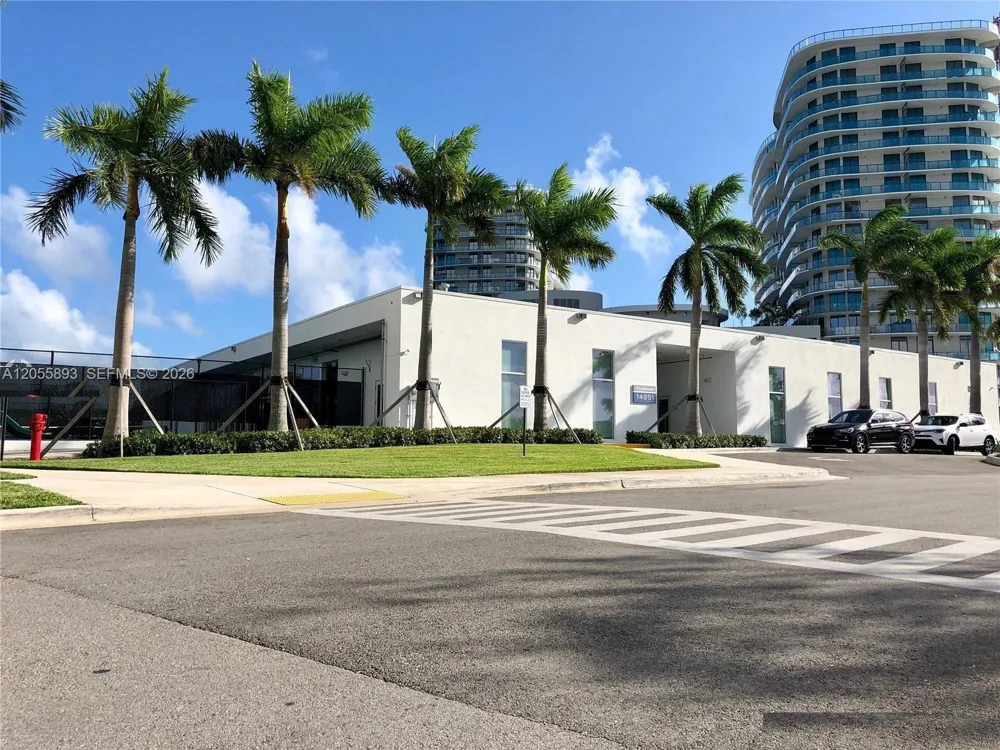 14951 Royal Oaks Ln #409 North Miami, FL 33181