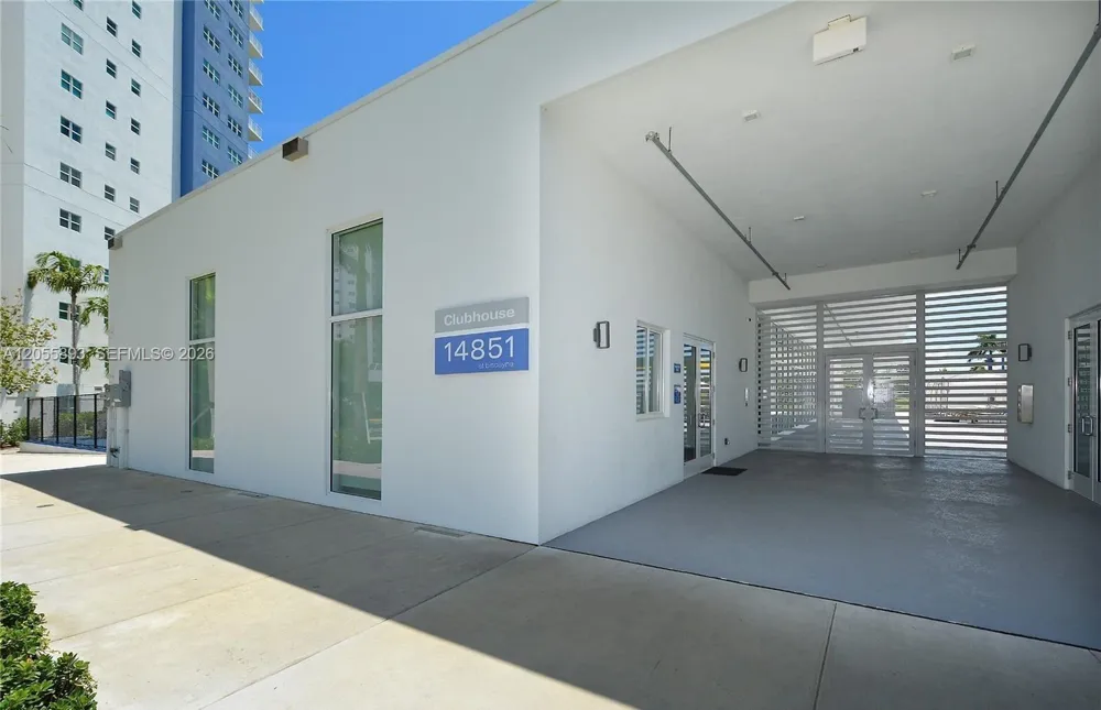 14951 Royal Oaks Ln #409 North Miami, FL 33181
