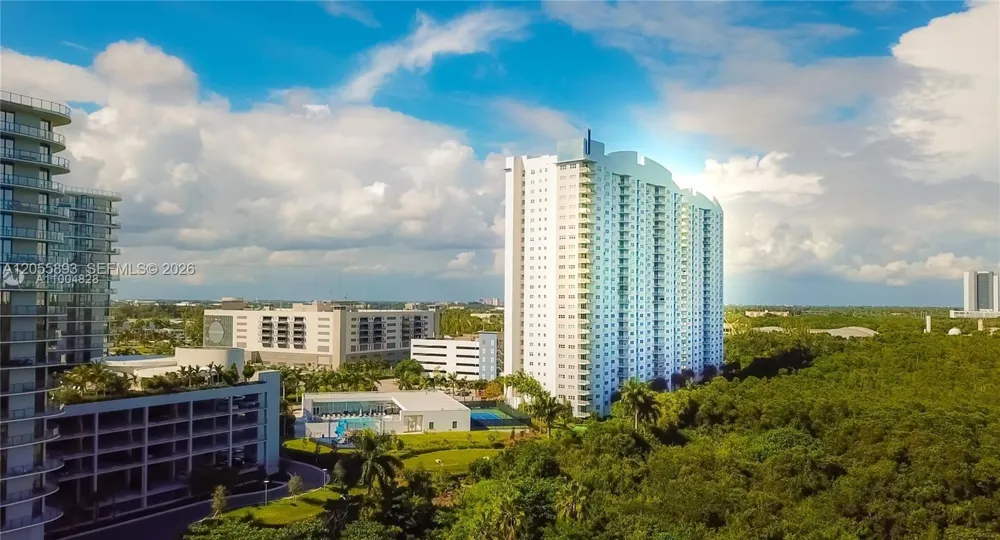 14951 Royal Oaks Ln #409 North Miami, FL 33181