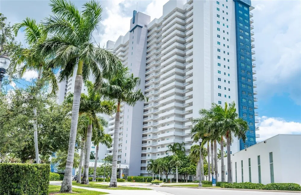 14951 Royal Oaks Ln #409 North Miami, FL 33181