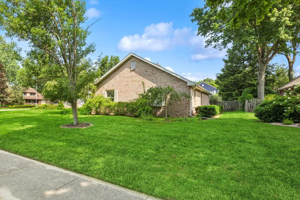 1461 Silverbrook Lane St. Joseph, MI 49085