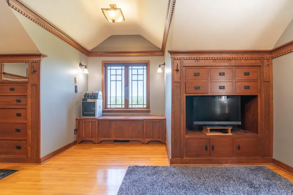 53 W Lake Boulevard Winona, MN 55987