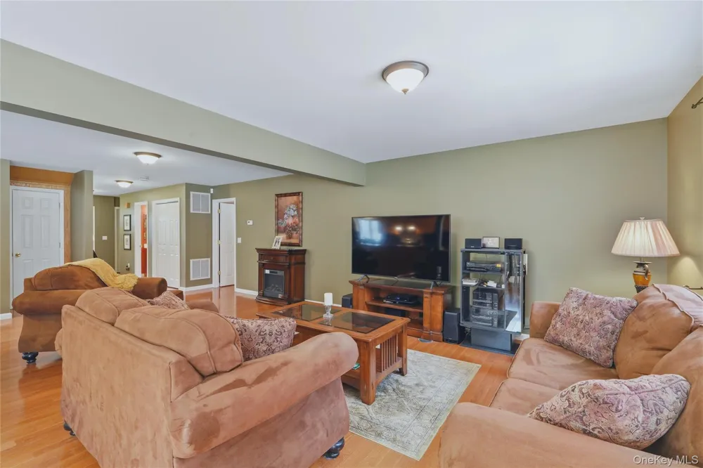 302 Lakeside Road Newburgh, NY 12550