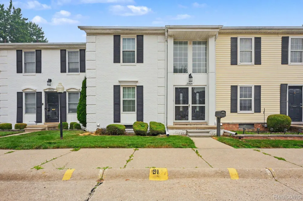 37491 Charter Oaks Boulevard Clinton Charter Township, MI 48036