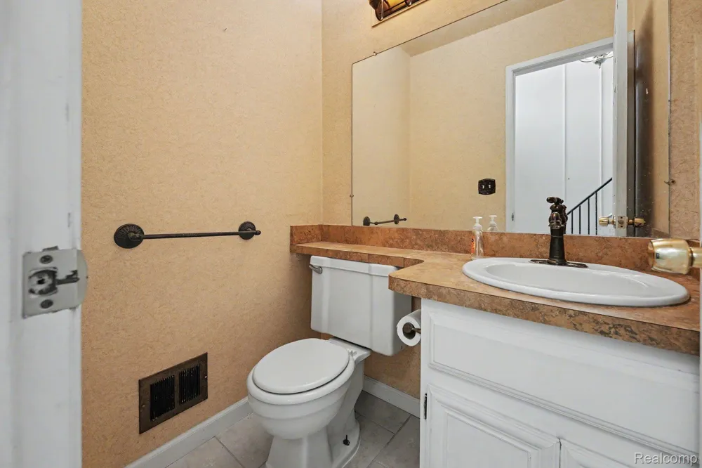 37491 Charter Oaks Boulevard Clinton Charter Township, MI 48036