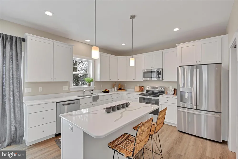256 PILGRIM DRIVE Lancaster, PA 17603