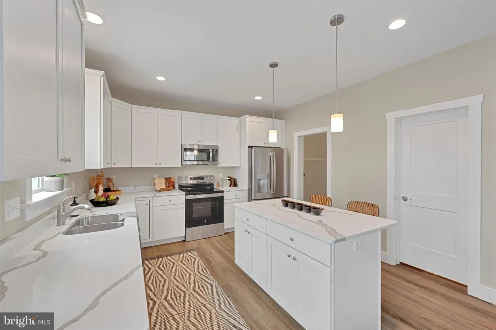 256 PILGRIM DRIVE Lancaster, PA 17603