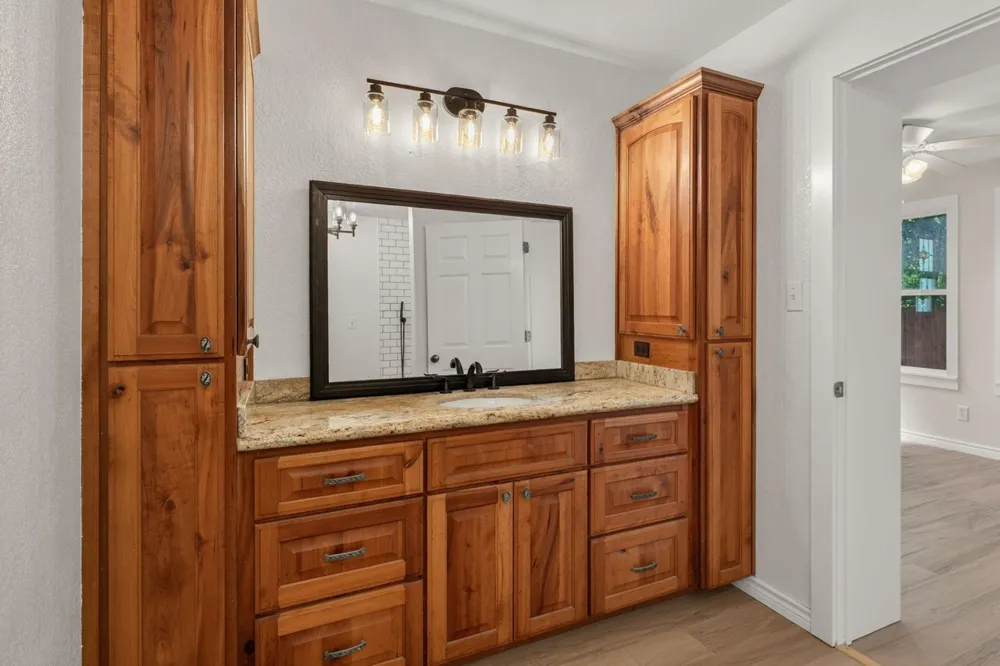 116 S Avenue D Shiner, TX 77984