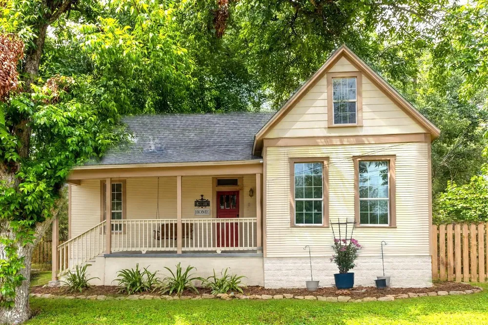 116 S Avenue D Shiner, TX 77984