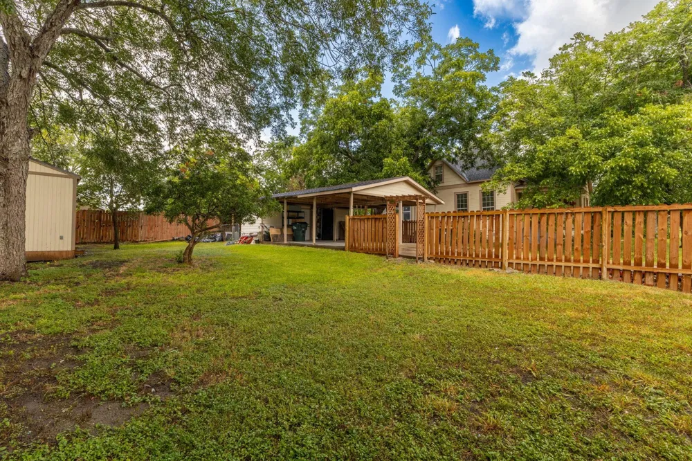 116 S Avenue D Shiner, TX 77984