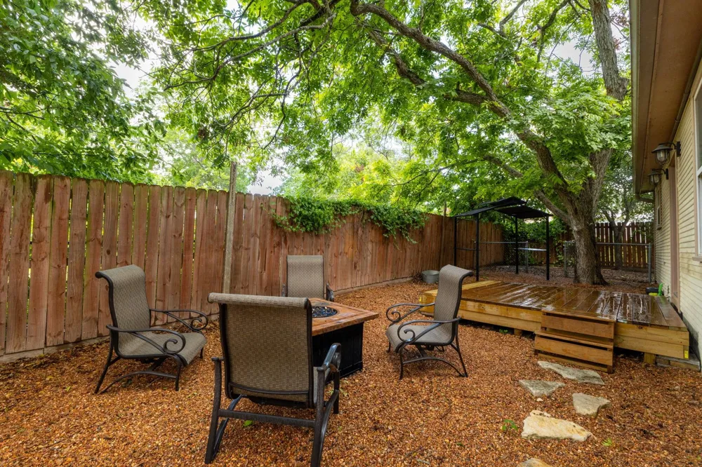 116 S Avenue D Shiner, TX 77984