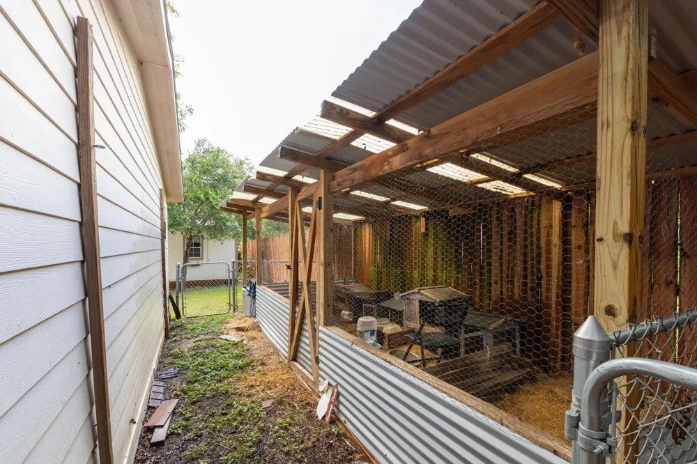 116 S Avenue D Shiner, TX 77984