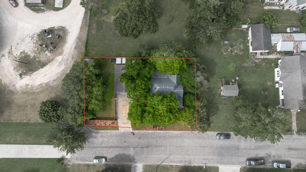 116 S Avenue D Shiner, TX 77984
