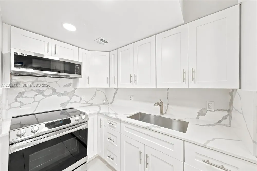 5255 W 26th Ct #803 Hialeah, FL 33016