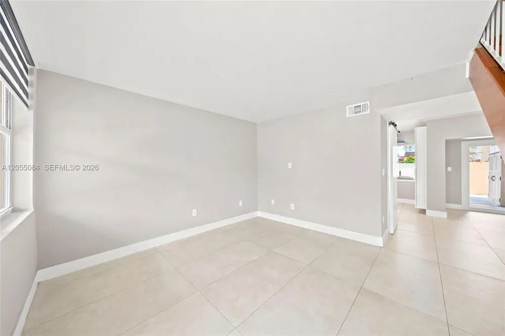 5255 W 26th Ct #803 Hialeah, FL 33016