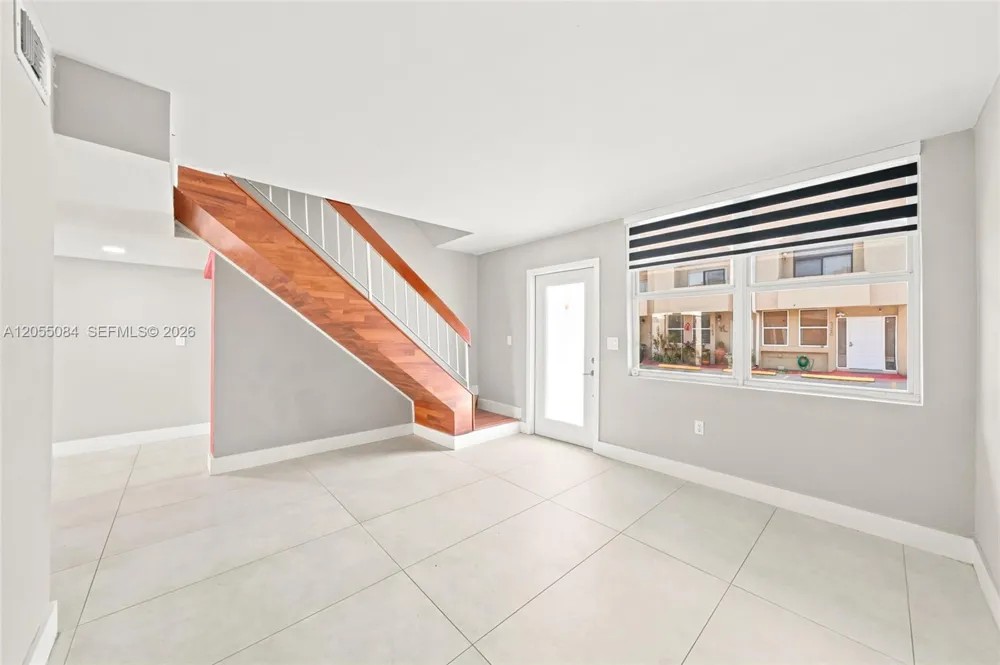5255 W 26th Ct #803 Hialeah, FL 33016
