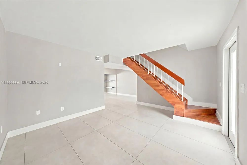 5255 W 26th Ct #803 Hialeah, FL 33016