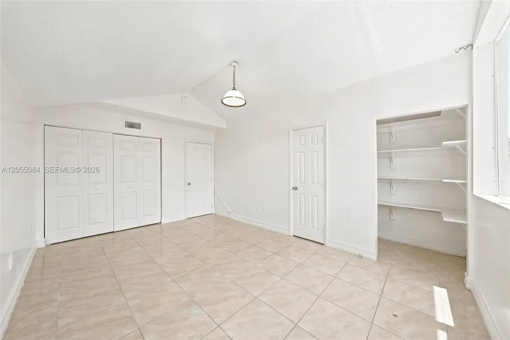 5255 W 26th Ct #803 Hialeah, FL 33016
