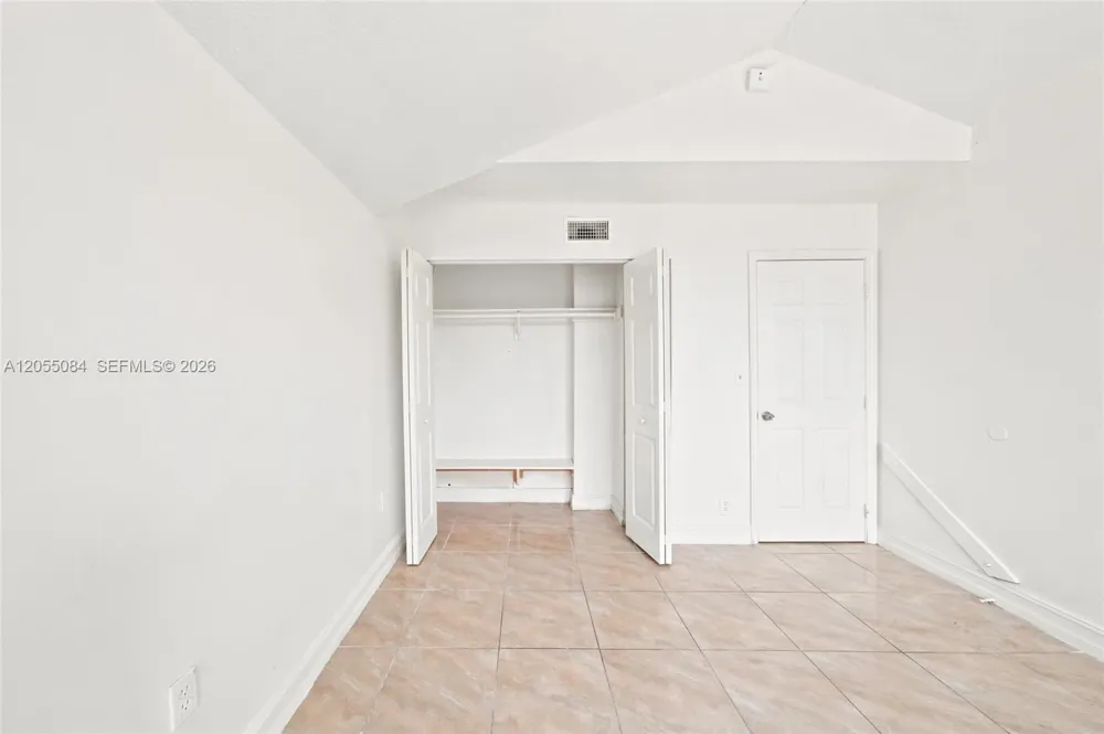 5255 W 26th Ct #803 Hialeah, FL 33016
