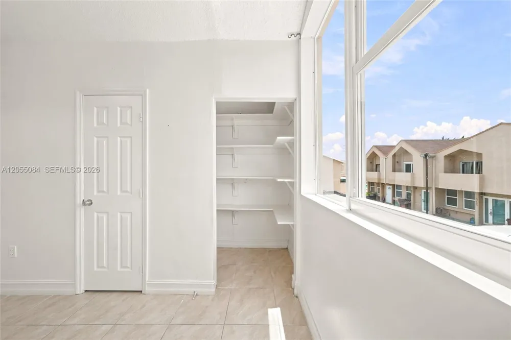 5255 W 26th Ct #803 Hialeah, FL 33016