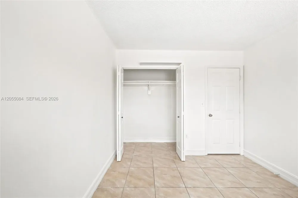 5255 W 26th Ct #803 Hialeah, FL 33016